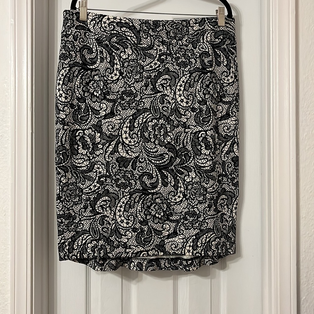 Lane Bryant Black and Ivory Skirt Size 14